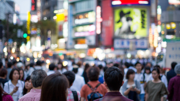 crowded Japanese intersection